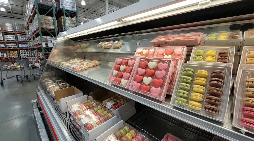 コストコ店頭に並ぶ期間限定や新商品のマカロンのイメージ画像